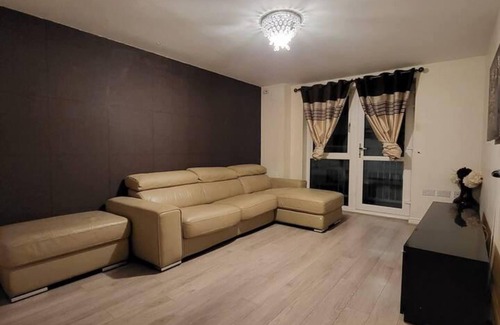 West Thurrock House | Lovely 4 Bedroom Home With Private Parking