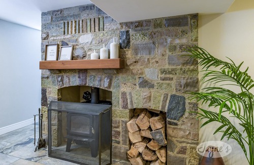 Feversham House | Lovely 5 bed 3 bath bungalow in Singhampton! Hot Tub!