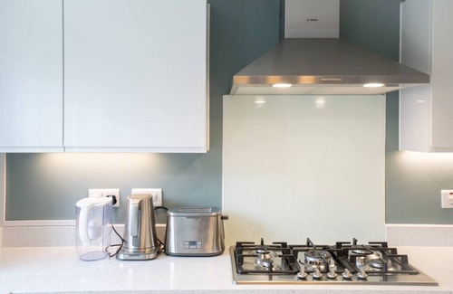 Bicester House | Lovely 5-bed House in Centre of Bicester Village