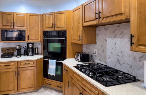 Spring Lake House | Lovely 6BR Home, 4blcks to beach w/badges/locker