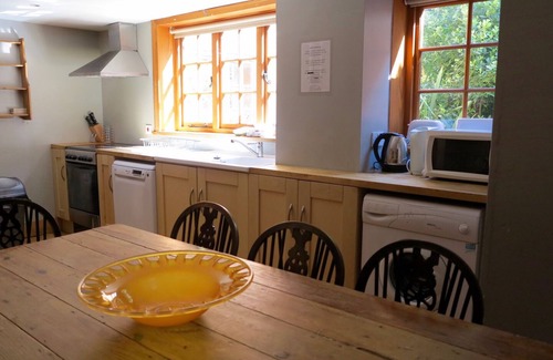 New Forest District House | Lovely 7 bedroomed Arts and Crafts New Forest Cottage in Lymington by the coast