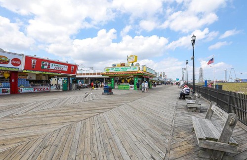 Seaside Heights Apartment | Lovely Abode Walk to Seaside Heights Boardwalk!