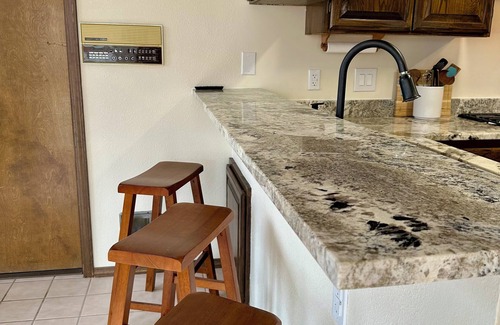 Westside House | Lovely adobe abode in Albuquerque with WiFi, AC, Fire Pit, Hot Tub