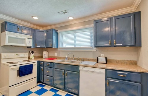 Bristol House | Lovely and tranquil location complemented by modern touches and amenities.
