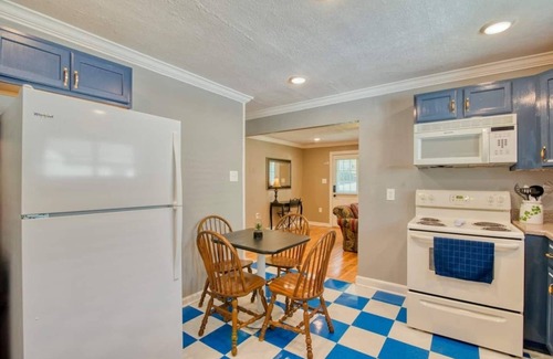Bristol House | Lovely and tranquil location complemented by modern touches and amenities.