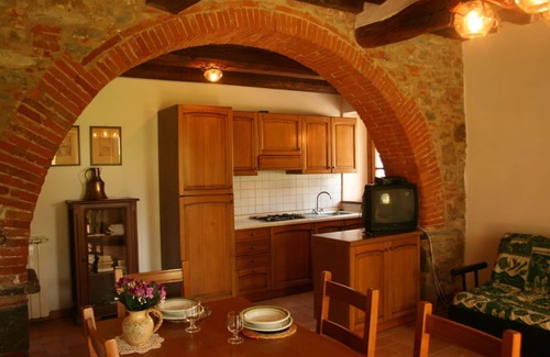 Castiglion Fiorentino Apartment | Lovely apartment for 4 guests with pool, WIFI, TV, pets allowed and parking, close to Cortona