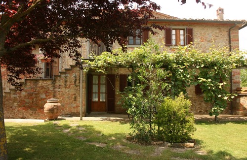 Castiglion Fiorentino Apartment | Lovely apartment for 4 guests with pool, WIFI, TV, pets allowed and parking, close to Cortona