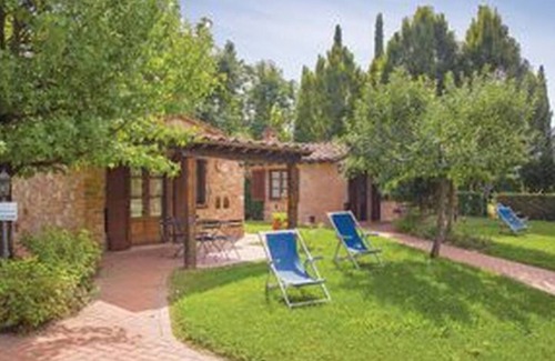 Castiglione del Lago Apartment | Lovely apartment for 6 people with A/C, pool, WIFI, TV, veranda and parking