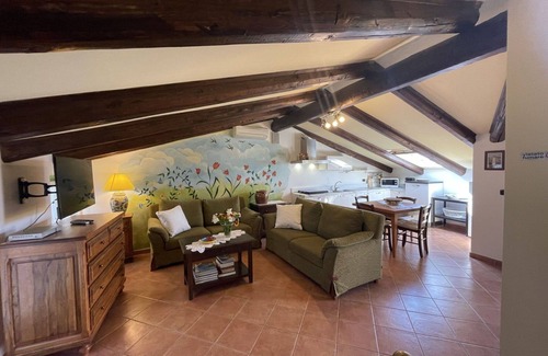 Montechiaro dʼAsti Apartment | Lovely apartment for 2 guests with A/C, WIFI, TV, patio and pets allowed