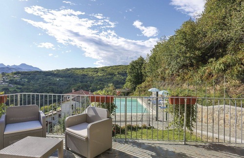 Villa Collemandina Villa | Lovely apartment in villa for 3 people with pool, WIFI, terrace, pets allowed and parking