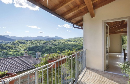 Villa Collemandina Villa | Lovely apartment in villa for 3 people with pool, WIFI, terrace, pets allowed and parking