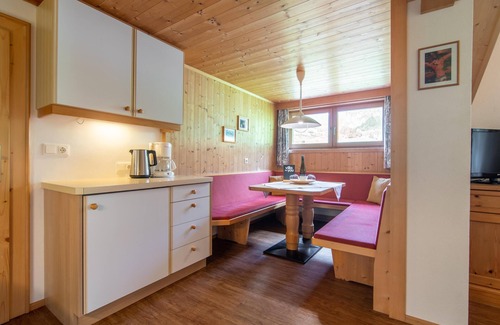 Matrei in Osttirol Apartment | Lovely apartment with balcony and ski storage