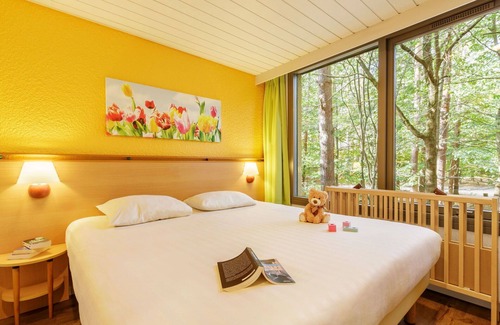 Chaumont-sur-Tharonne House | Lovely apartment in villa for 4 people with pool, WIFI, TV, terrace and parking