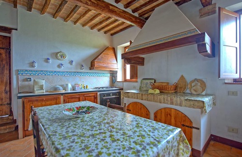 Monteroni d'Arbia Apartment | Lovely apartment for 7 people with WIFI, pool and parking, close to Siena