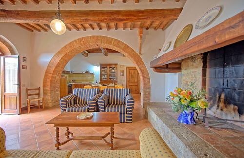 Monteroni d'Arbia Apartment | Lovely apartment for 7 people with WIFI, pool and parking, close to Siena