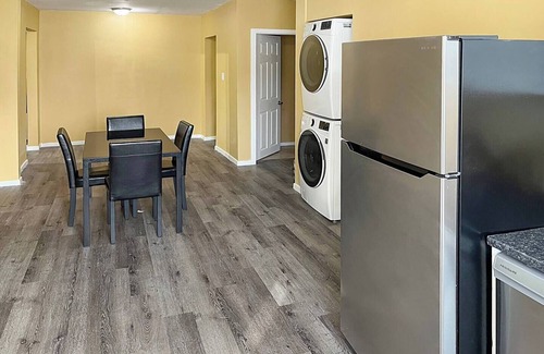 Sudbury Apartment | Lovely Apartment off the Kingsway & close to Resturants , Costco & Gas stations