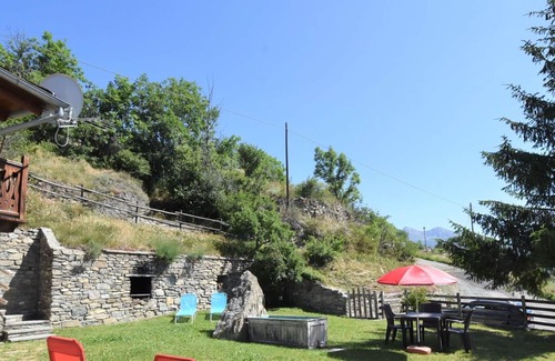 Sarre Apartment | Lovely apartment for 4 people with TV, balcony, pets allowed and parking, close to Aosta