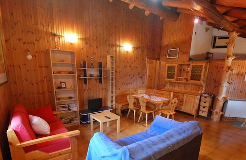Sarre Apartment | Lovely apartment for 4 people with TV, balcony, pets allowed and parking, close to Aosta