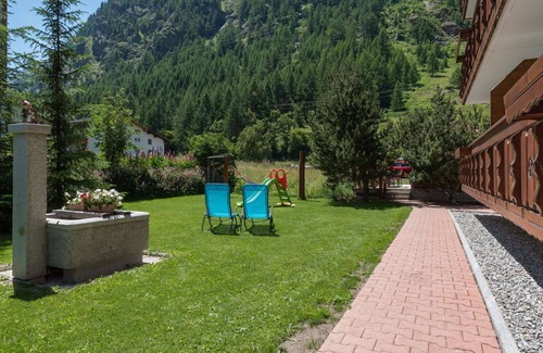 Saas Almagell Apartment | Lovely apartment for 5 people with WIFI, TV and balcony