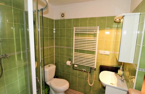 Mala Skala Villa | Lovely apartment in villa for 6 guests with WIFI, TV, patio and parking