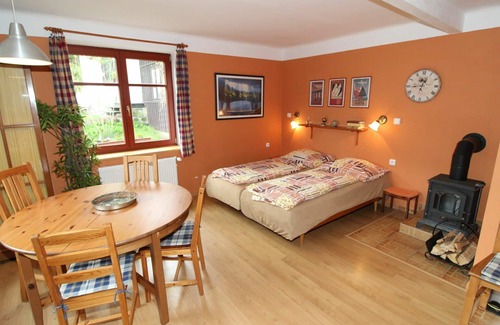 Mala Skala Villa | Lovely apartment in villa for 6 guests with WIFI, TV, patio and parking