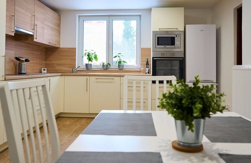 Desna Apartment | Lovely apartment for 4 people with pool, WIFI, TV, patio and parking