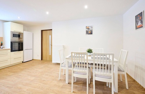 Desna Apartment | Lovely apartment for 4 people with pool, WIFI, TV, patio and parking