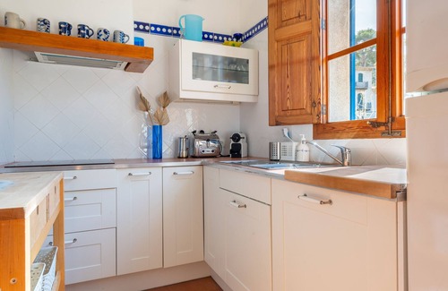 Puerto de Soller Apartment | Lovely Apartment On the Beach with Beautiful Terraces, A/C & Wi-Fi