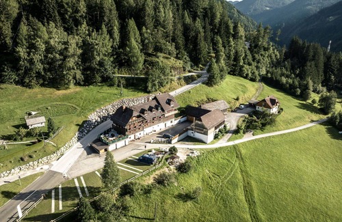 Donnersbach Apartment | Lovely apartment for 6 guests with WIFI, TV, patio and pets allowed