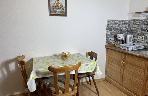 Mirow Apartment | Lovely apartment for 3 people with TV, patio, pets allowed and parking
