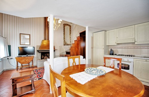 Empoli Apartment | Lovely apartment for 2 guests with WIFI, pool, A/C, TV and parking