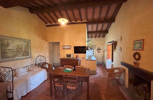 Monteleone d'Orvieto Apartment | Lovely apartment for 4 people with pool, WIFI, TV and parking
