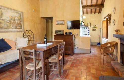 Monteleone d'Orvieto Apartment | Lovely apartment for 4 people with pool, WIFI, TV and parking