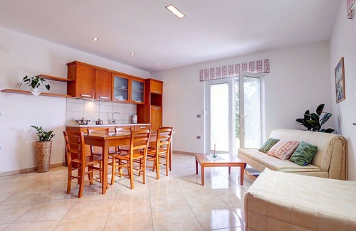 Brda Apartment | Lovely apartment for 5 guests with A/C, WIFI, pool, TV, patio and panoramic view