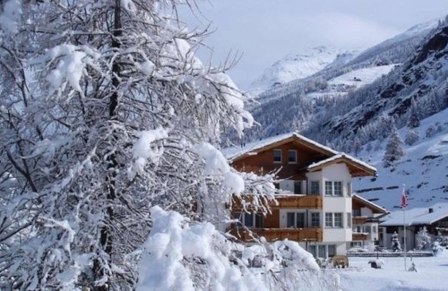 Saas Grund Apartment | Lovely apartment for 5 people with WIFI, TV, balcony and pets allowed