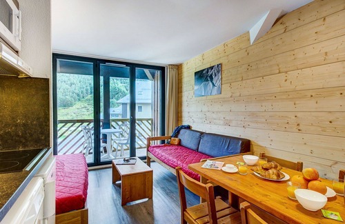 Germ Apartment | Lovely apartment for 6 people with WIFI, pool, TV, balcony and parking