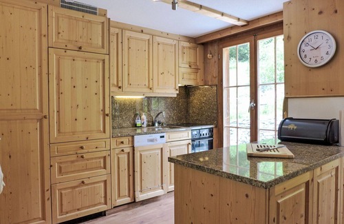 Buerchen Apartment | Lovely apartment for 10 guests with WIFI, TV, patio and parking