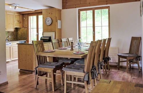 Buerchen Apartment | Lovely apartment for 10 guests with WIFI, TV, patio and parking