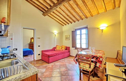 Certaldo Apartment | Lovely apartment for 3 people with A/C, WIFI, TV, panoramic view and parking, close to San Gimig.