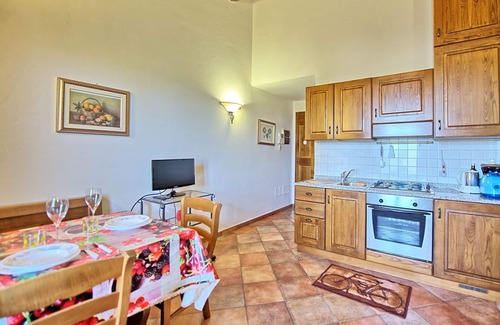 Certaldo Apartment | Lovely apartment for 3 people with A/C, WIFI, TV, panoramic view and parking, close to San Gimig.