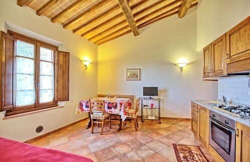 Certaldo Apartment | Lovely apartment for 3 people with A/C, WIFI, TV, panoramic view and parking, close to San Gimig.
