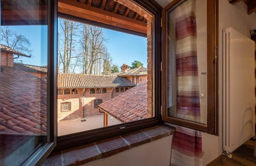 Mondovi Apartment | Lovely apartment for 3 guests with WIFI, TV, patio, pets allowed and parking