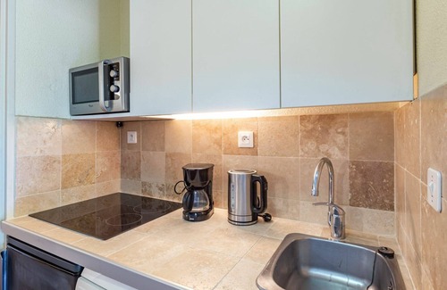 Toulon - Hyeres Apartment | Lovely apartment for 4 people with WIFI, TV, terrace, pets allowed, panoramic view and parking