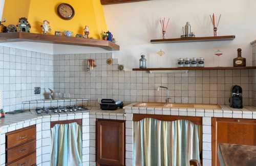 Artallo Apartment | Lovely apartment for 4 guests with WIFI, A/C, TV and patio