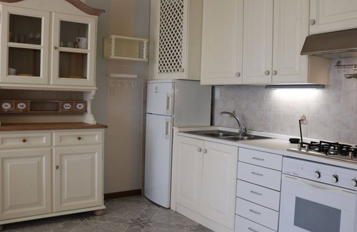 Calmasino Apartment | Lovely apartment for 4 people with A/C, WIFI, pool, TV, terrace and parking
