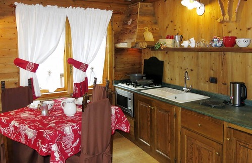 Valtournenche Apartment | Lovely apartment for 4 people with WIFI, TV, terrace, pets allowed and parking