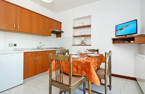 Valica Apartment | Lovely apartment for 4 people with pool, A/C, WIFI, TV, balcony and parking