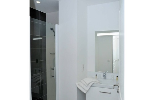 Jonzac Apartment | Lovely apartment for 4 people with A/C, WIFI, TV, balcony, pets allowed and parking