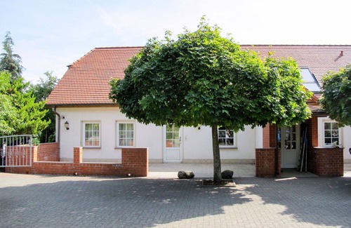 Godern Apartment | Lovely apartment for 5 guests with TV, balcony and parking