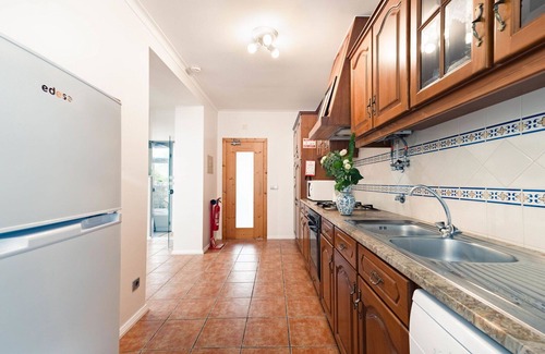 Alcobaca Apartment | Lovely apartment for 5 guests with A/C, WIFI, TV, terrace and parking